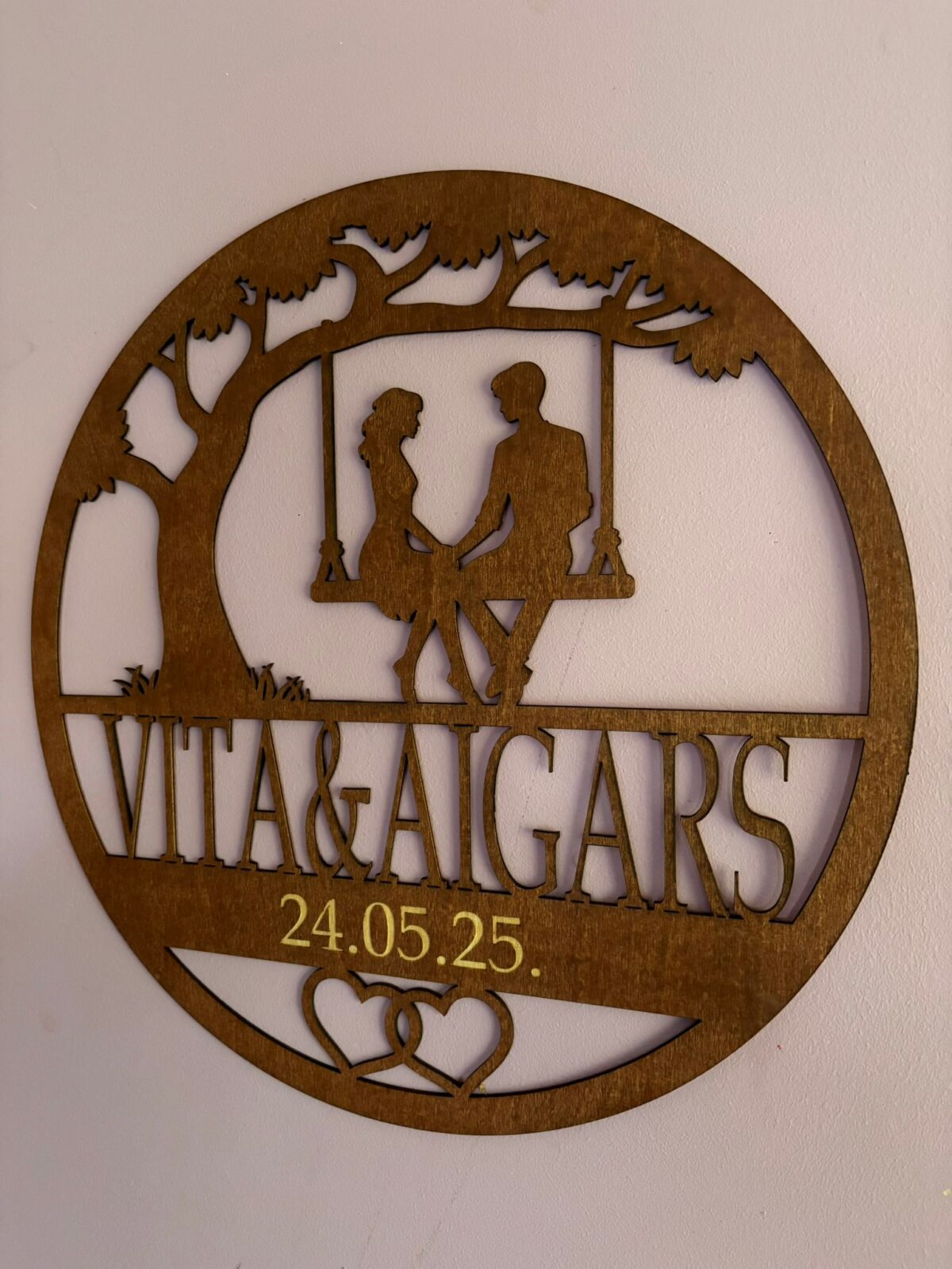 Personalizēti koka kāzu sienas dekors – Jūsu īpašajai dienai - Attēls 1